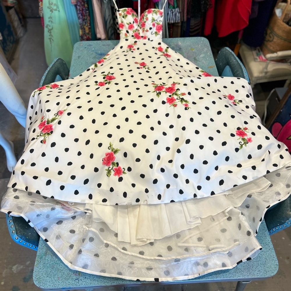 STUNNING Roses & Polka Dotted Sherri Hill Gown